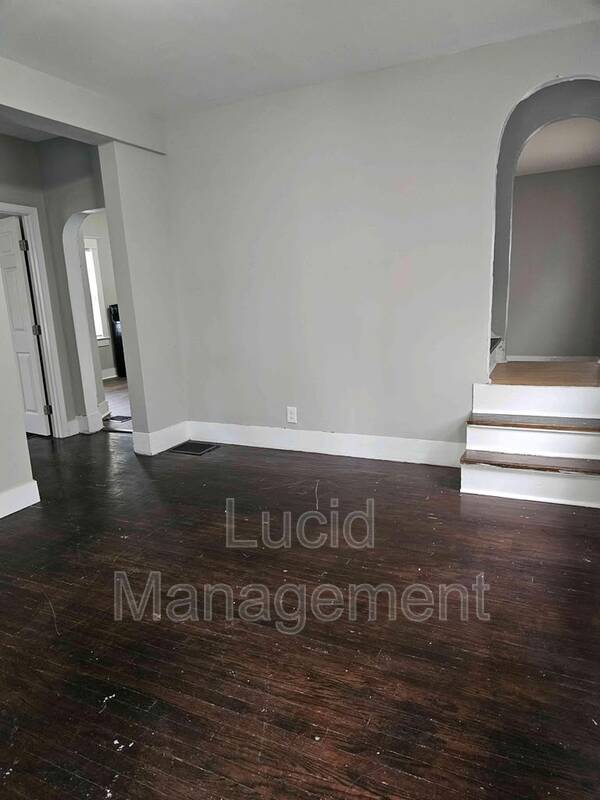 Building Photo - 1332 Sale Ave
