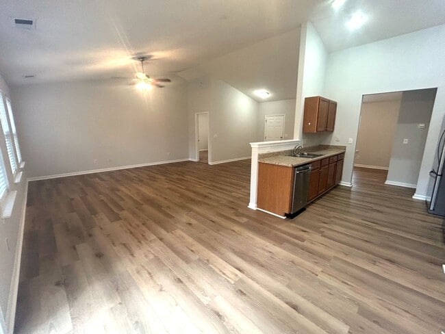 Building Photo - Excellent 3BD/2BA Ranch Home in quiet subd...