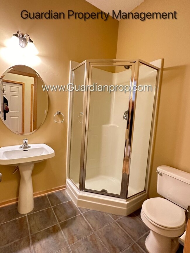 Building Photo - St Louis Park Town Home, Updated Kitchen, 2 Car Heated Garage, Walk Out Patio, Fireplace, W/D.