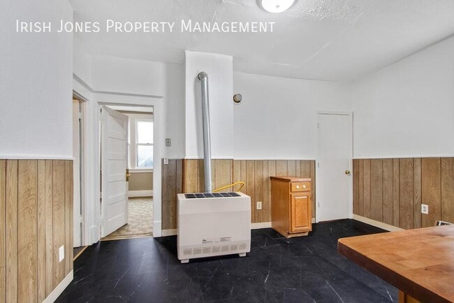 Building Photo - 175 Freund St