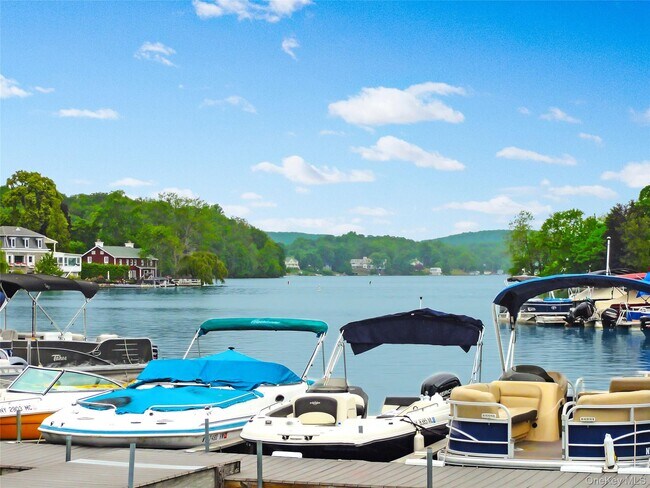 Building Photo - 902 S Lake Blvd