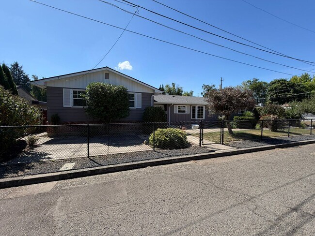 Building Photo - 3 Bedroom on Large corner lot!