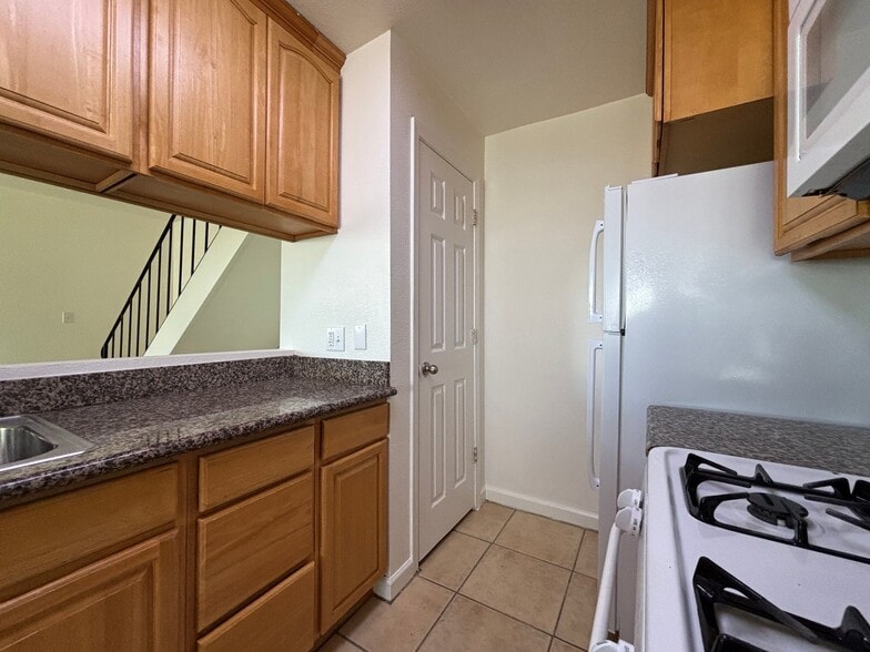 Building Photo - 3615 Sapphire Dr