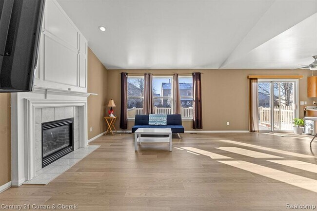 Building Photo - 7164 Richmond Dr