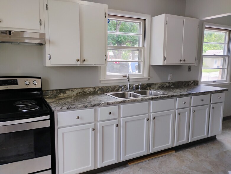 Kitchen - 1312 SW Glendale Dr