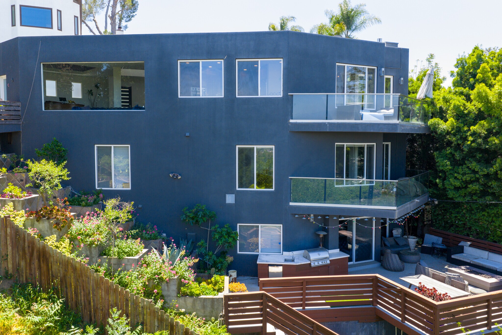 Building Photo - 3865 Buena Park Dr