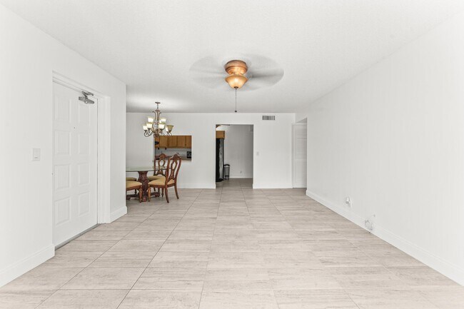 Building Photo - 1117 Green Pine Blvd