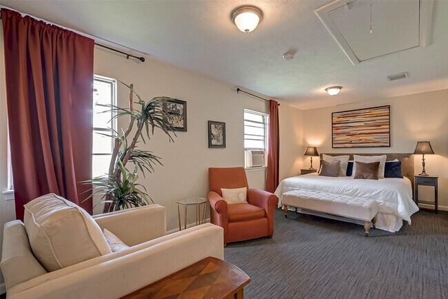 Building Photo - 6018 Berendo St