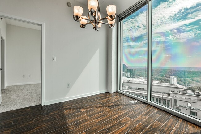 Building Photo - Luxury 28th Floor 2 Bedroom Condo For Leas...