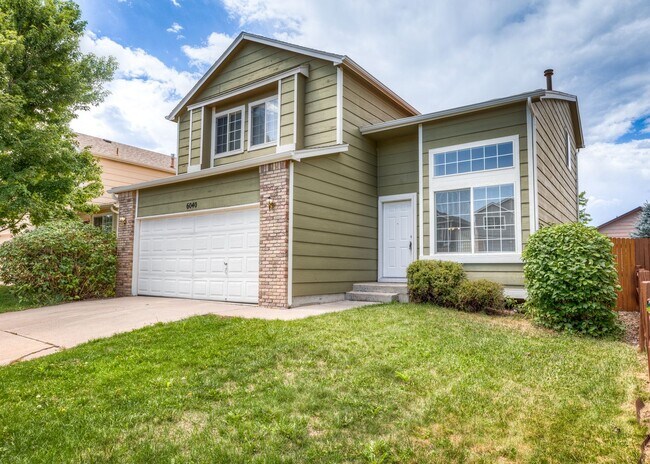 Building Photo - Newly Updated 4 Bed Home Centrally Located