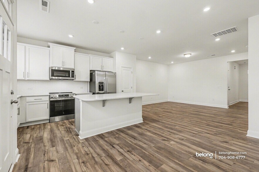 Building Photo - 2915 Herringbone Rd