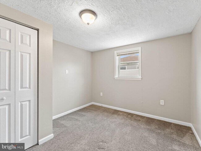 Building Photo - 74 Clement Dr