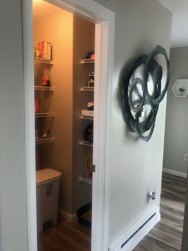 Building Photo - 2 Bed- 1 Bath on Darby West Side