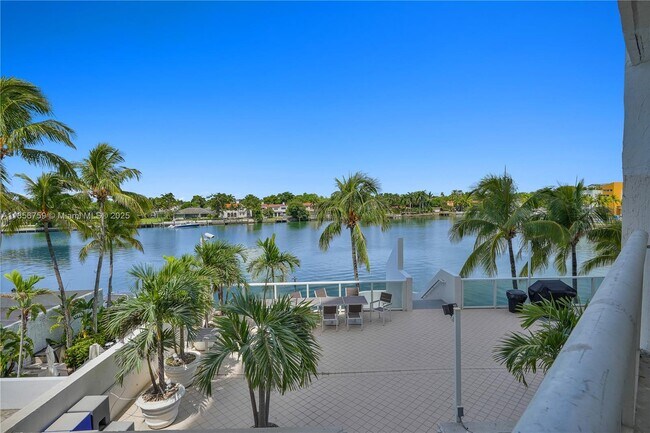 Building Photo - 5880 Collins Ave
