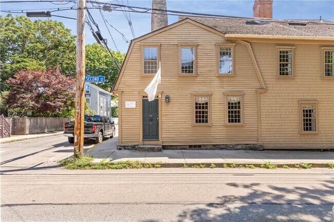 Building Photo - 35 2nd St