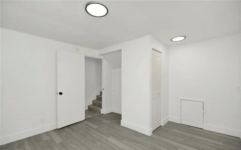 Building Photo - 5188 Goldmar Dr