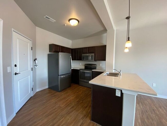 Building Photo - $1,550 | 1 Bedroom, 1 Bathroom Condo | Available for Immediate Move In!