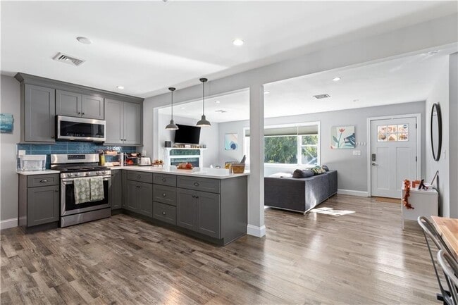 Building Photo - 4 James St