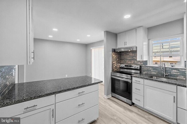 Building Photo - 743 St Michaels Dr