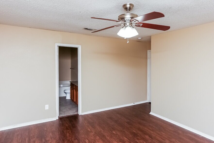 Building Photo - 7325 Meadows Dr N