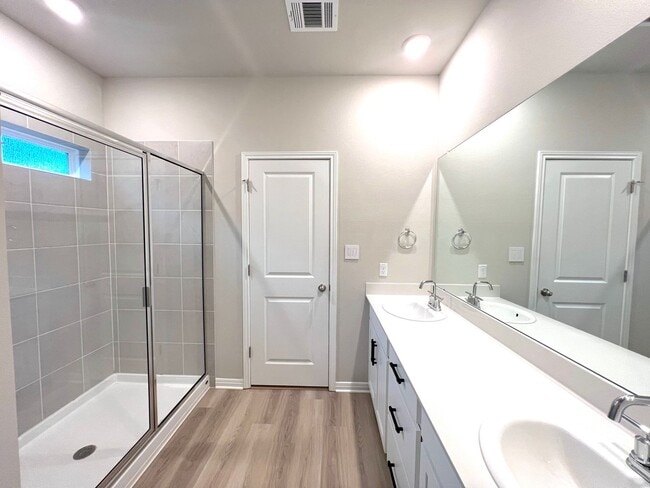 Building Photo - Two Story 5 bedrooms and 3 bath home for rent, Solar Panels, EV Charge Ready, in a quiet neighbor...