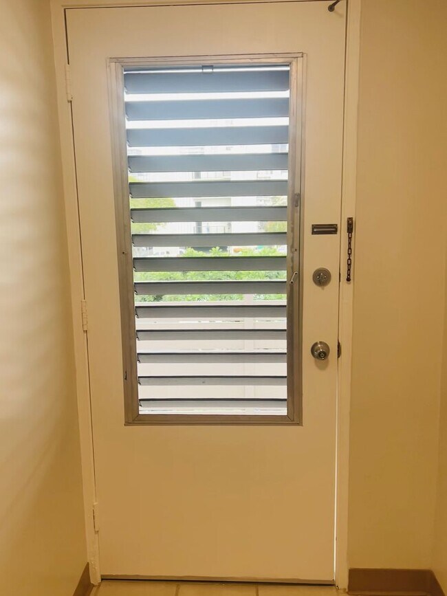 Building Photo - Charming & Breezy 1-Bedroom 1-Bath Hawaiiana Retreat