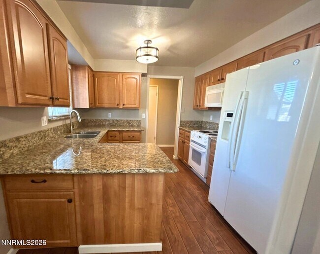 Building Photo - 415 Sycamore St