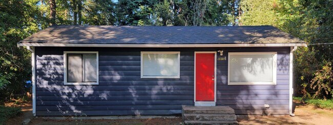 Primary Photo - Edmonds 1 Bedroom 1 Bath Cottage