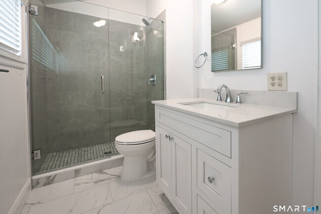 Building Photo - 42 Monticello Dr