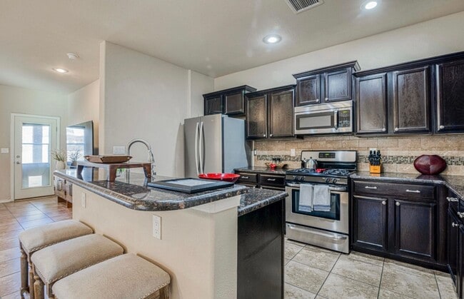 Building Photo - Westside area for Short or Long Term Rental (Completely Furnished) Beautiful 3 bed/2.5 baths plus...