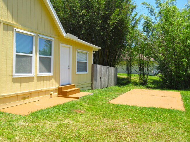 Building Photo - 5310 Palm Dr