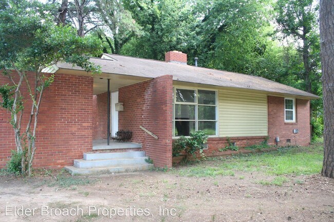 Primary Photo - 2 br, 1 bath House - 547 E. Woodlawn Road
