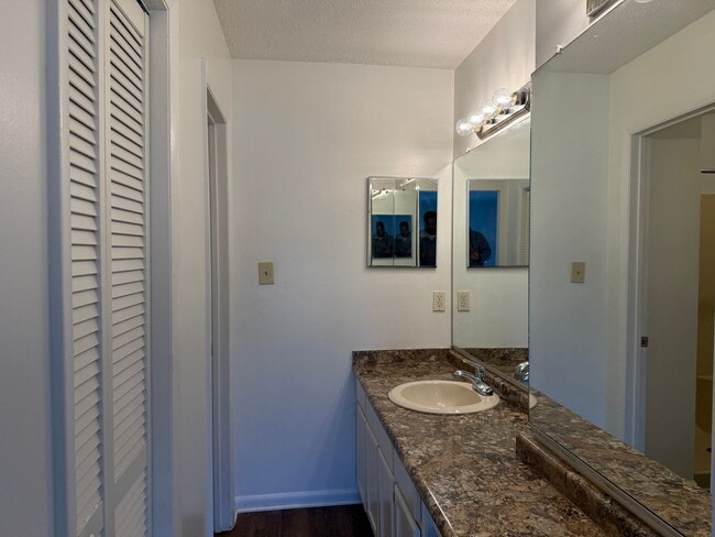 Building Photo - Townhouse For Rent in Virginia Beach