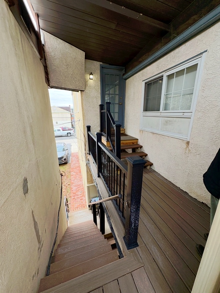 Building Photo - 18 W Second St