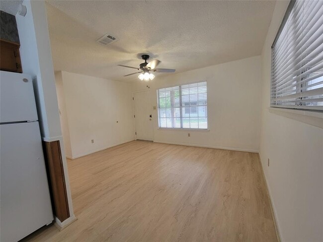 Building Photo - 5806 Nassau Dr