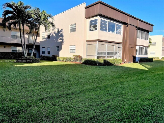Building Photo - 664 Normandy Ln