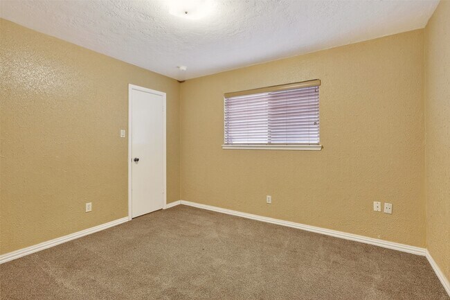 Building Photo - 6030 Gallant Forest Dr