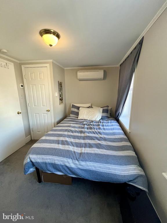 Building Photo - 125 Maple St