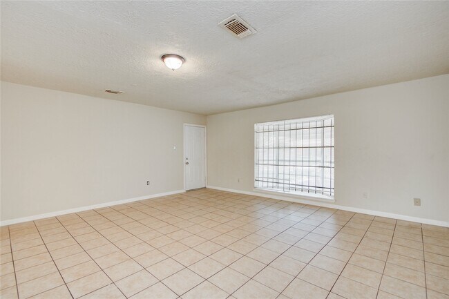 Building Photo - 9526 Balsam Ln