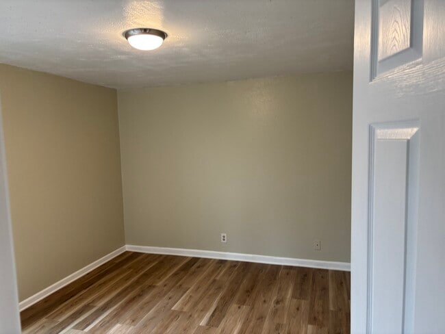 Building Photo - GW-0102