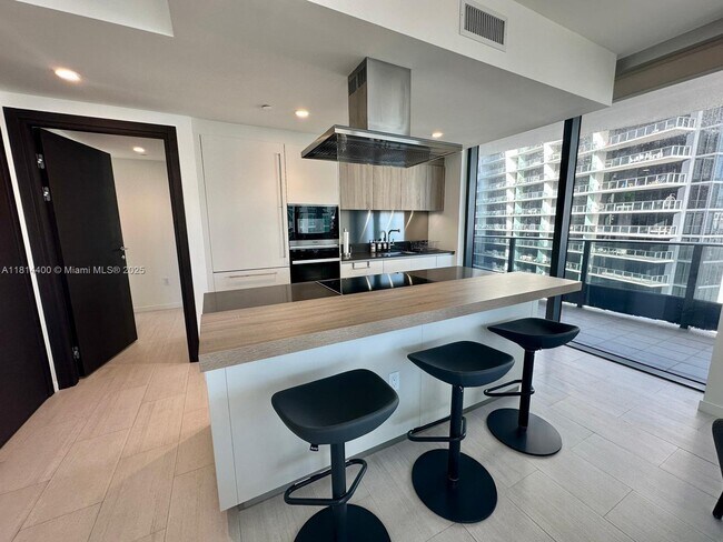Building Photo - 1000 Brickell Plaza