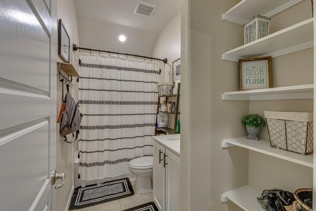 Building Photo - 125 Coyote Trl