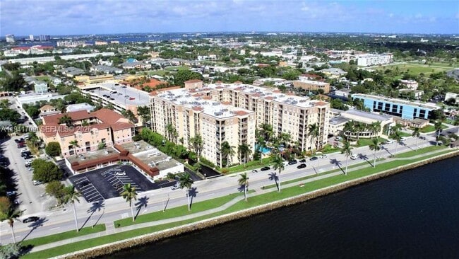 Building Photo - 1801 N Flagler Dr