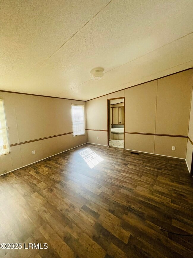 Building Photo - 153 Middlefield Cir