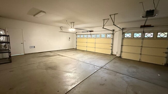 Building Photo - 3 Bedroom, 2 Bathroom Home in Desirable Tulare Neighborhood