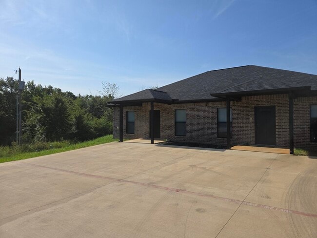 Building Photo - 409 S Steen Dr