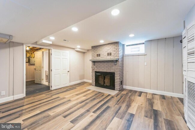 Building Photo - 4011 Mortimer Ave