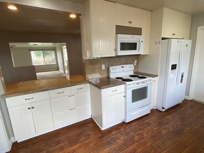 Building Photo - Granite Hills 4 Bedroom Home!