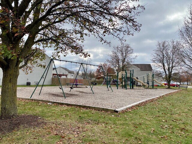 Building Photo - Beautiful 4 Bedroom home in Plainfield! Huge Storage!
