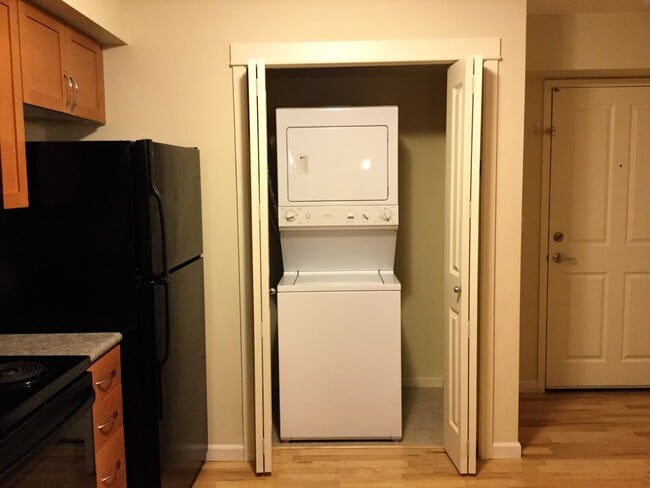 Building Photo - Beautiful Unit in Downtown Bellevue!